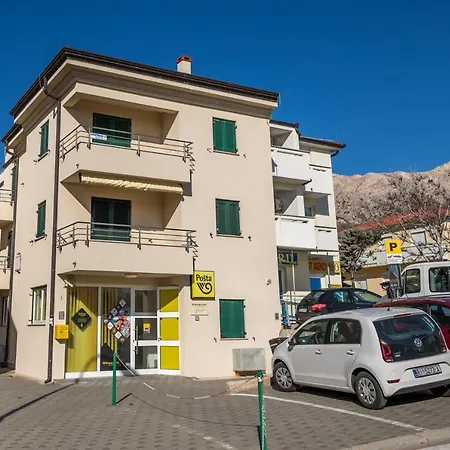 Happy Center Baška