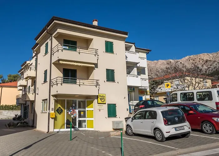Happy Center Baška