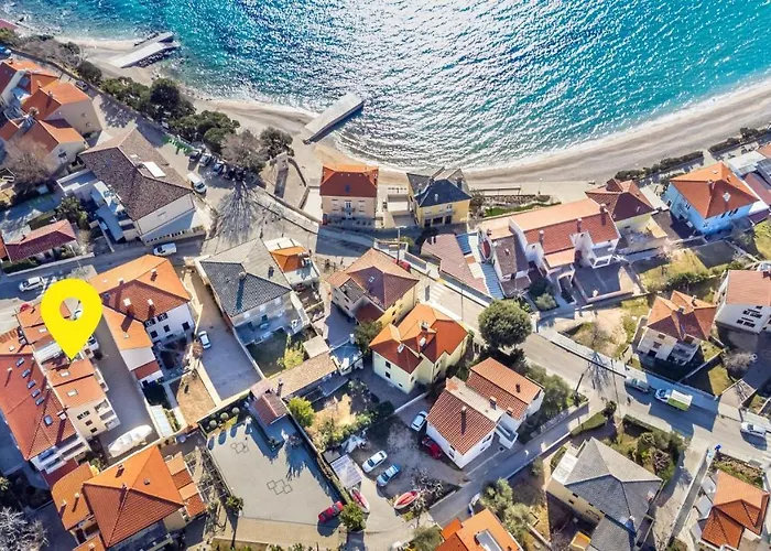 Happy Center Baška